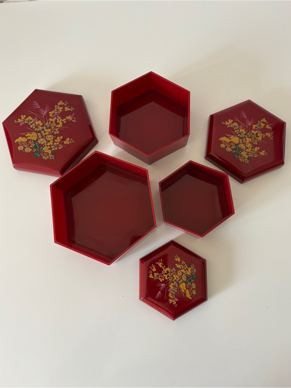 Vintage Hexagon Nesting Trinket Boxes Chinoiserie Lacquerware made in Hong
Kong